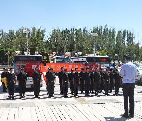 新疆喀什地區公安局接車現場