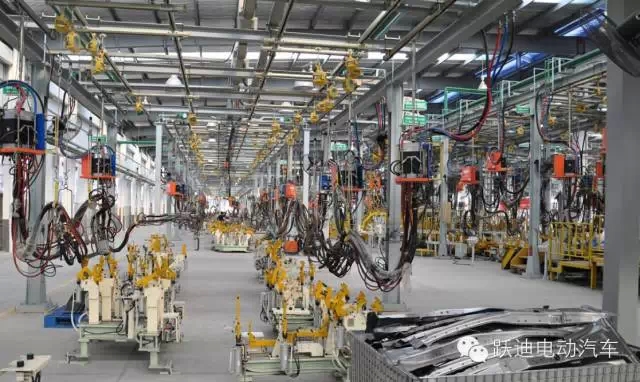 躍迪電動汽車裝車完畢發往荊州，買躍迪電動汽車可投保，解決您的后顧之憂！