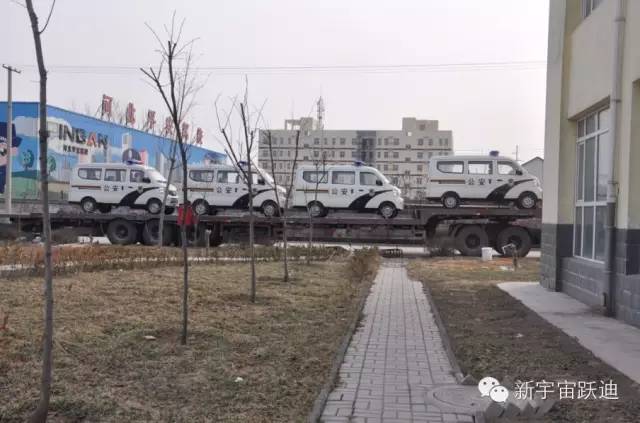 躍迪電動警用面包車發車邢臺，貼近群眾，為年關安全助力