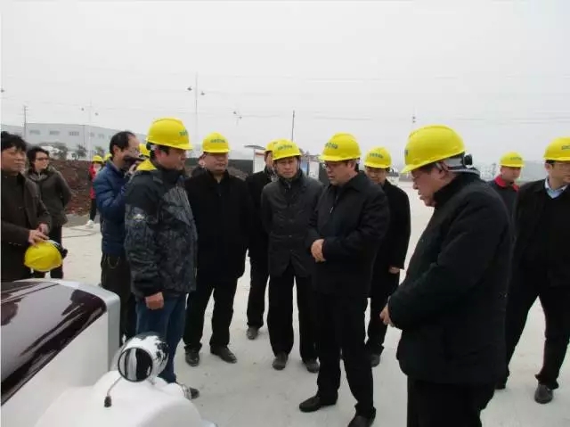 安徽省經信委主任牛弩韜一行到安慶安達爾公司調研