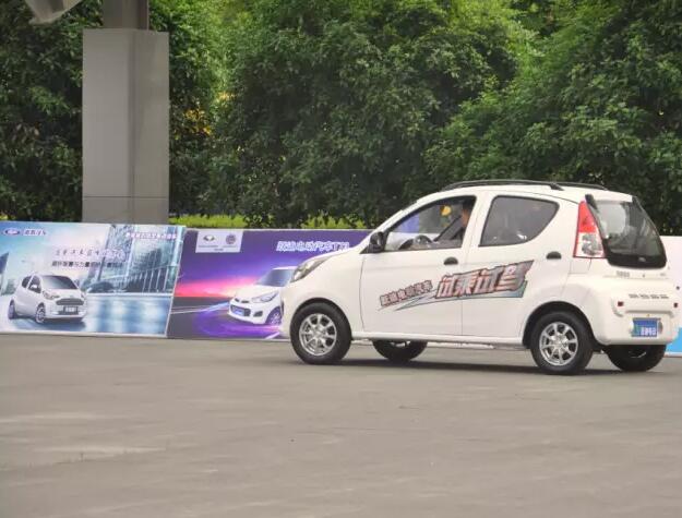 躍迪汽車強(qiáng)勢登錄南京新能源汽車展，引領(lǐng)行業(yè)發(fā)展新軌道