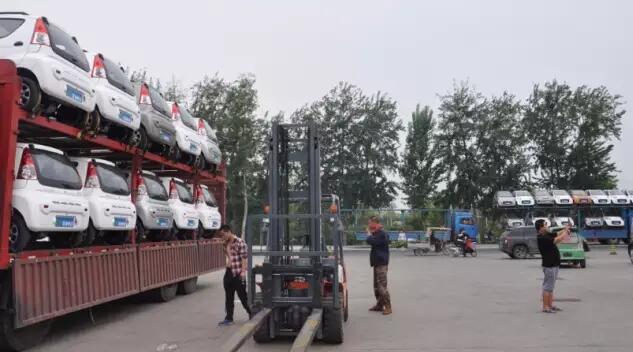 躍迪電動汽車批量發車四川——綠色出行新選擇