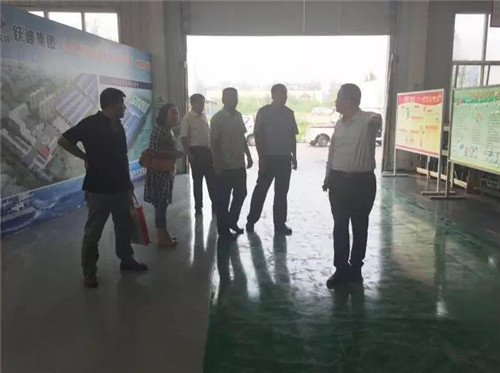 曹印忠大隊長一行深入車間進行實地視察