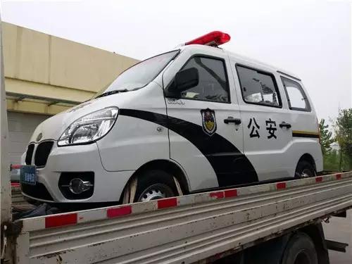 躍迪電動(dòng)巡邏車裝車進(jìn)行中