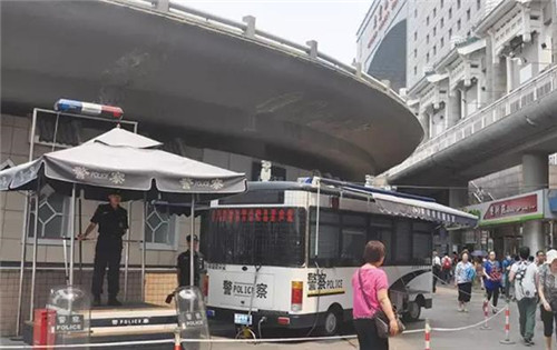 電動(dòng)流動(dòng)警務(wù)室