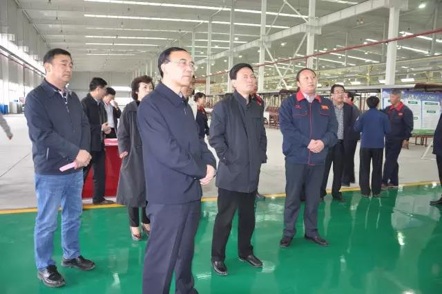 渭南市政協主席劉新興一行領導到陜西躍迪公司車間考察調研
