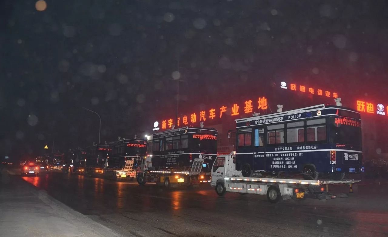 【喜迎十九大 忠誠(chéng)保平安】批量躍迪電動(dòng)移動(dòng)警務(wù)室順利發(fā)往首都，助力十九大安保工作