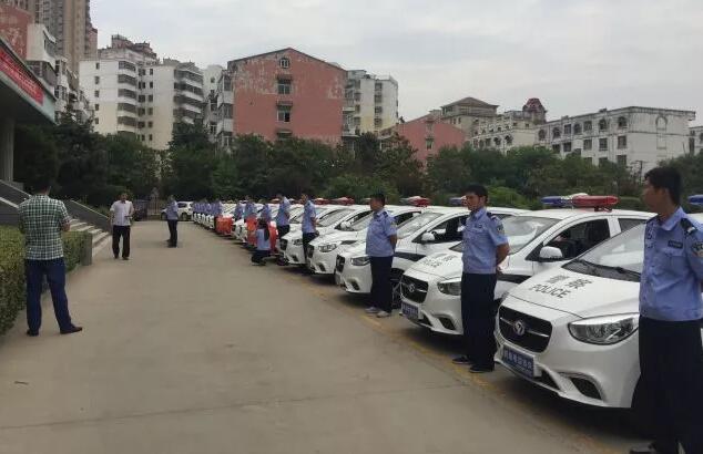 安徽阜陽(yáng)接車(chē)配發(fā)儀式