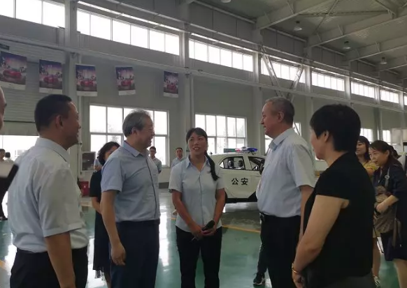 河北省政協副主席盧曉光，河北省委統戰部副部長、省工商聯黨組書記郭翠朵率調研組到躍迪集團開展重點提案督辦調研