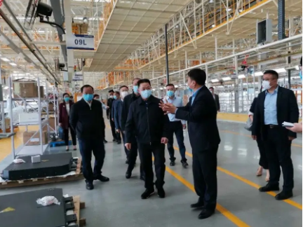 四川省人大常委會黨組副書記、副主任黃新初蒞臨躍迪國躍新能源汽車產業園調研