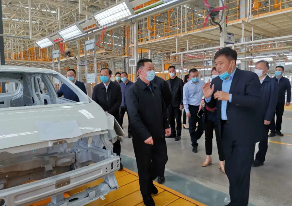 四川省人大常委會黨組副書記、副主任黃新初蒞臨躍迪國躍新能源汽車產業園調研