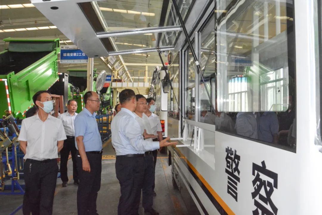 元氏縣委副書記、縣長曹鉑一行蒞臨躍迪集團考察調研