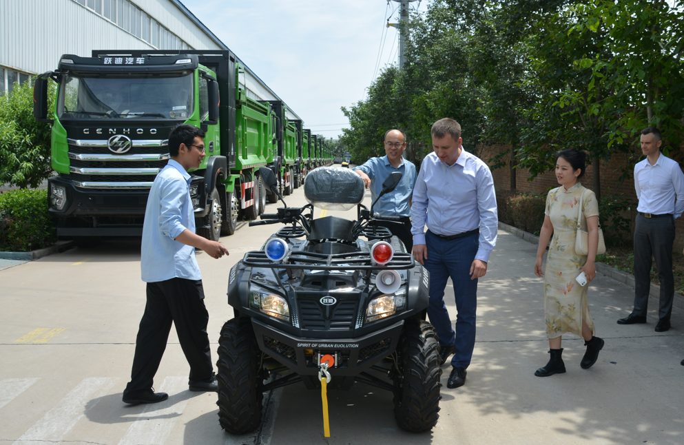 白俄羅斯工業部副部長亞歷山大·葉菲莫夫一行 到躍迪集團采購洽談