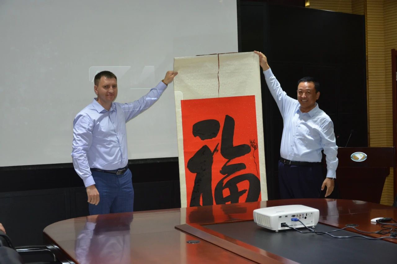 白俄羅斯工業部副部長亞歷山大·葉菲莫夫一行 到躍迪集團采購洽談