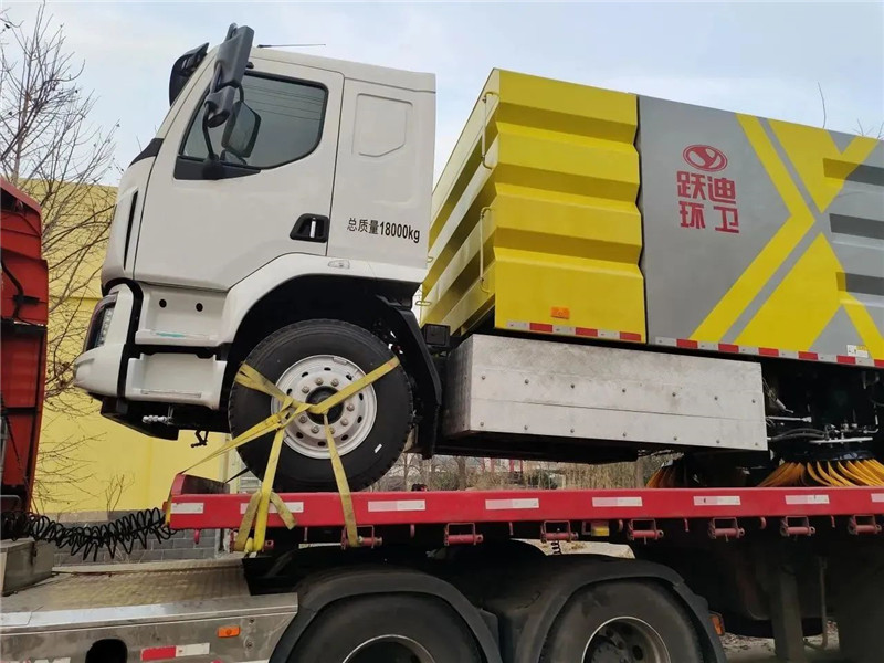 助力城市清潔美麗丨躍迪純電動洗掃車發車