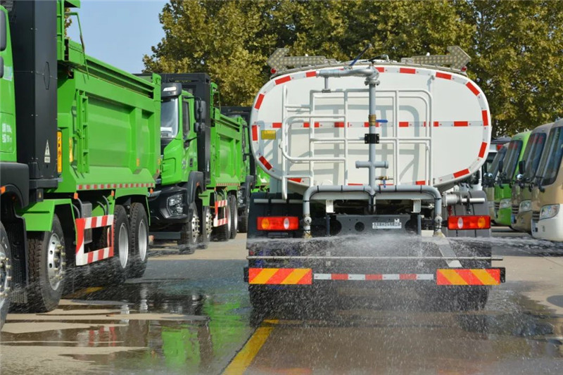 守護(hù)城市清潔丨躍迪純電動(dòng)清洗車助力道路光亮無(wú)污垢