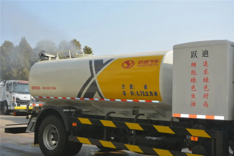 守護(hù)城市清潔丨躍迪純電動(dòng)清洗車助力道路光亮無(wú)污垢