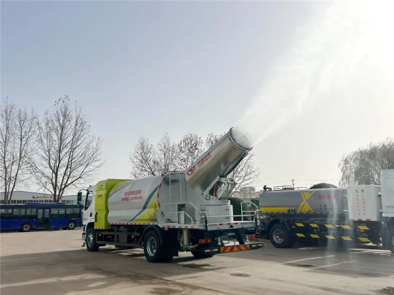 低碳環(huán)保 除霾降塵丨躍迪新能源多功能抑塵車、清洗車強(qiáng)強(qiáng)組合