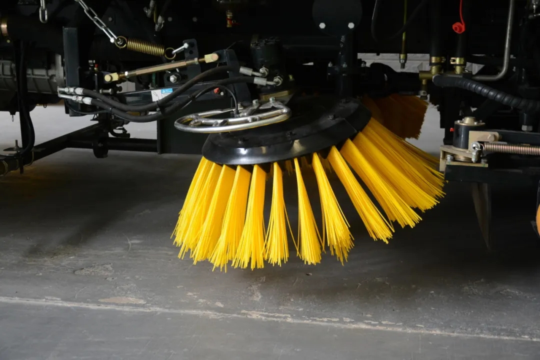 高效清掃,首選躍迪新能源清掃車