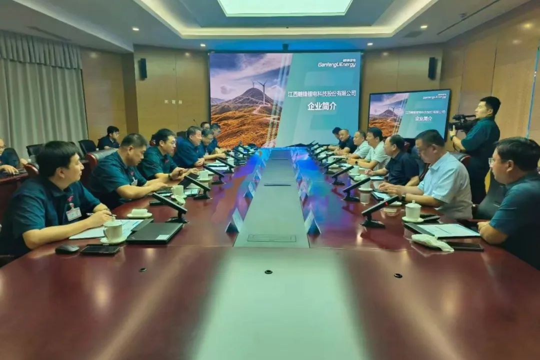 鋰業(yè)巨頭贛鋒鋰業(yè)董事長李良彬、躍迪集團(tuán)董事長呂洪濤聯(lián)袂造訪中國重汽，與劉正濤董事長洽談新能源領(lǐng)域合作前景