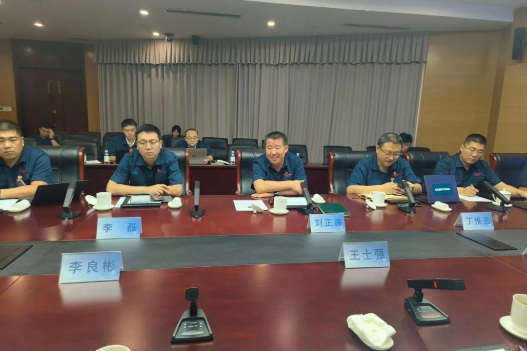 鋰業(yè)巨頭贛鋒鋰業(yè)董事長李良彬、躍迪集團(tuán)董事長呂洪濤聯(lián)袂造訪中國重汽，與劉正濤董事長洽談新能源領(lǐng)域合作前景